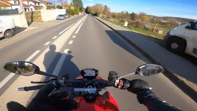 Essai Ducati Streetfighter V2: LES 3 RAISONS DE LA PREFERER A LA V4!