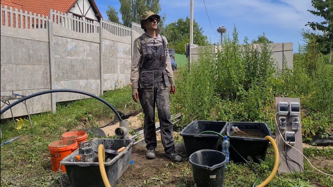 Абиссинка на склоне, дом и гнездо с аистенком. Теперь вода есть.