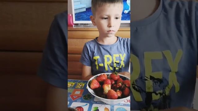 Эксперимент с клубникой.