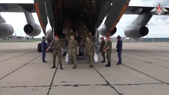 Освобожденные российские военные прибыли в Москву