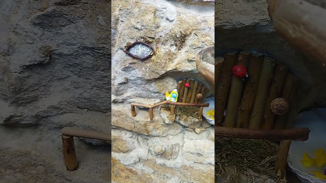 Дом смурфиков высоко в горах, там где живёт снежный человек.