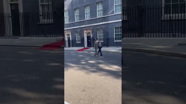 зеленский прибыл в резиденцию главы правительства Великобритании Кира Стармера