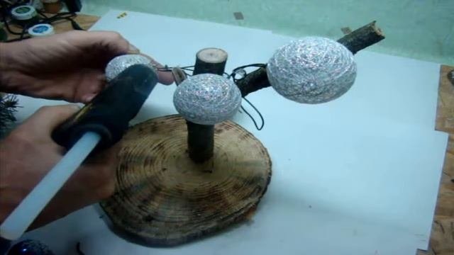 2 миниатюры DIY из шишек с подсветкой.