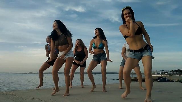 Горячие краснодарские девушки зажигают в Анапе на пляже