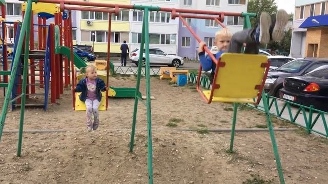 На качелях 2,5 года