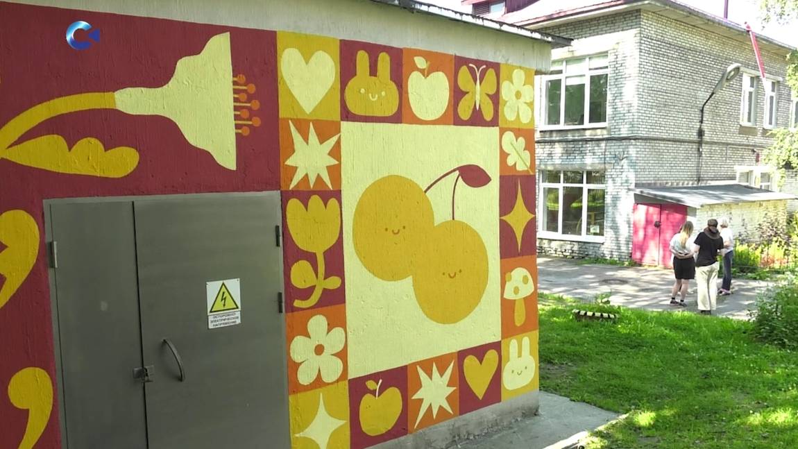 Омские художники украсили территорию одной из школ в Сортавале