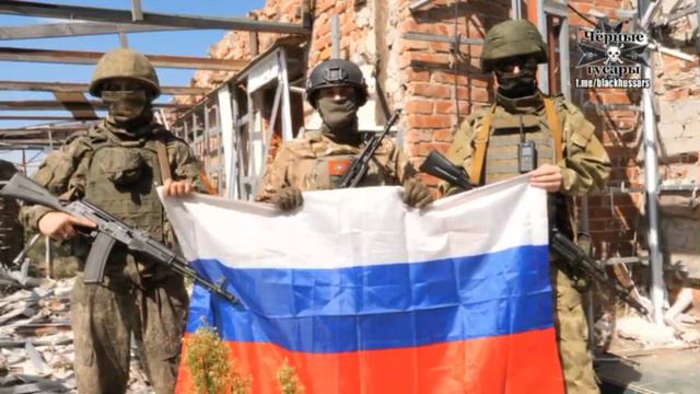 🇷🇺Наши бойцы с флагом России в южной части Волчьего на Покровском направлении !!!
