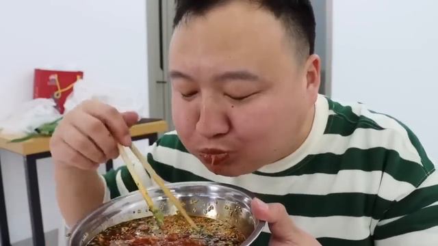 Four beef hooves, Aqiang makes red beef hooves, spicy Q bombs