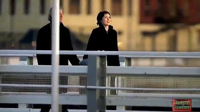 Лариса Гордьера   Грустит кленовая листва