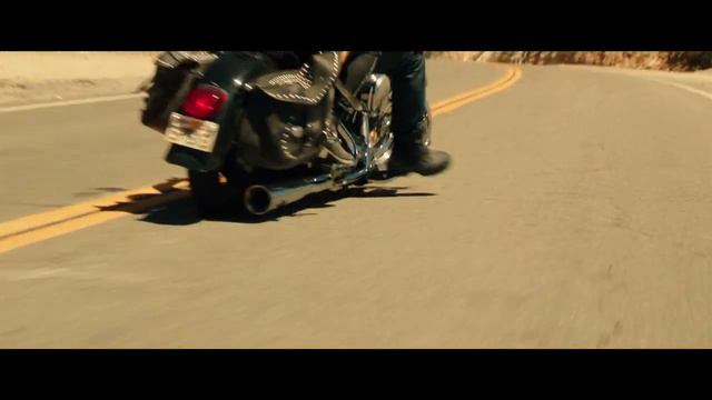 BLOOD FATHER CLIP "MOTORCYCLE CHASE" RED BAND HD