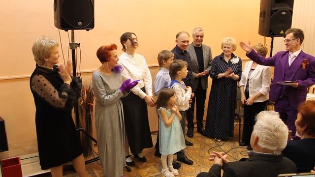 Константин Агеев заканчивает вечер и представляет участников.