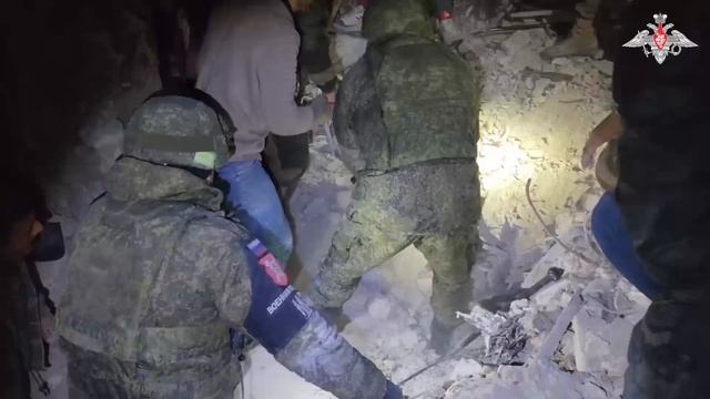 Военнослужащие Военной полиции ВС РФ спасают мирных граждан в Алеппо САР