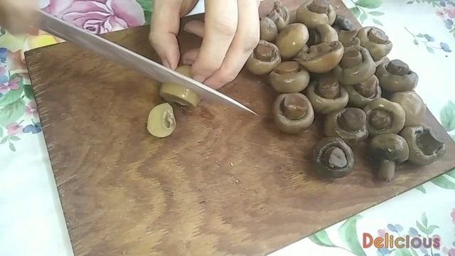 Пикантный салат с курицей "Куриная радость". Готовится очень просто