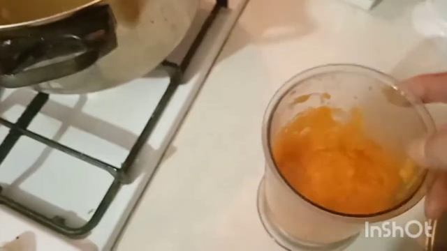 Не едите только в сухомятку .Бульон куриный,очень полезное и вкусное первое блюдо.