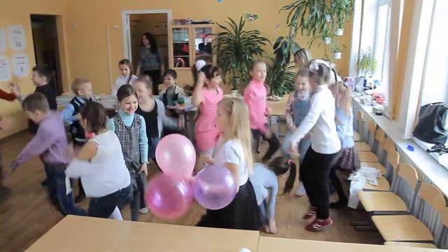Дети танцуют Opa Gangnam Style