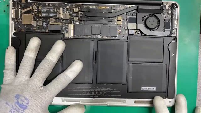 MacBook Air 2015 11インチ A1465 バッテリー交換修理 充電しながらじゃないと使えない