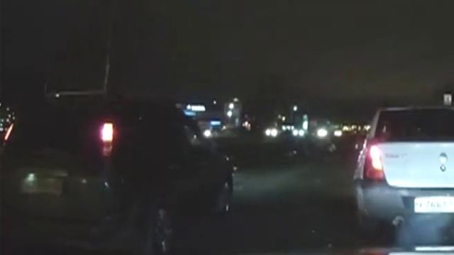 Автомобиль врезался в столб на окружной дороге в Ярославле