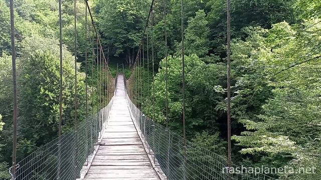 Экстремальный и романтичный мост любви в Акармаре в Абхазии