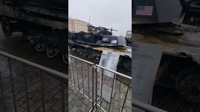 Трофейная выставка на Поклонной горе в Москве: то, что осталось от "легендарного" танка Abrams