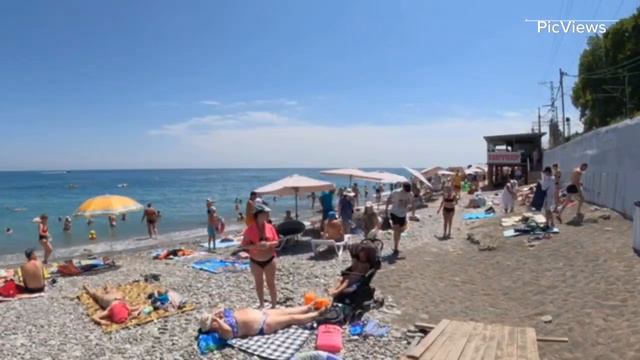 Сочи Лазаревское пляж Свирский сегодня 19 июля 2024. Обстановка на пляже море и погода сейчас