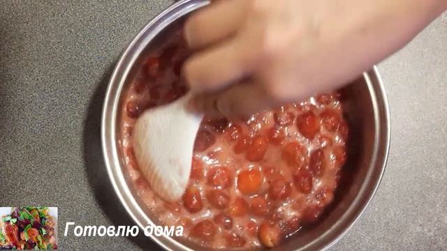 Варенье из клубники за 10 минут с целыми ягодами по простому и быстрому рецепту из двух ингредиенто
