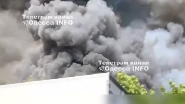 🇺🇦🔥💪В Одессе горит склад с боеприпасами после прилета !!!