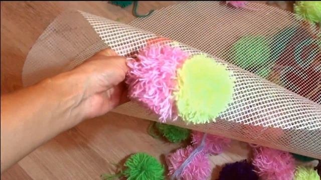 Коврик из помпонов Carpet of pom-poms | Tiko DIY