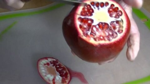 Как Легко Разрезать Гранат, не повредив зёрнышки