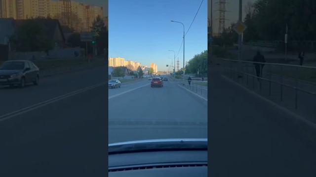 Оренбург,улица Уральская,к жк Дубки! светофора не видно от слова совсем!