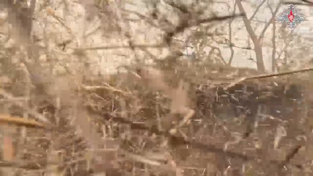 Артиллеристы уничтожают бронетехнику и укрепленные позиций ВСУ на правом берегу Днепра
