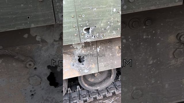 🇺🇦🇺🇸Подбитая украинская БМП M2A2 Bradley не успев доехать до ЛБС, получила попадание в борт !!!