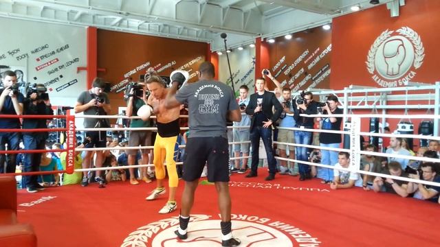 Микки Рурк тренируется в Москве 2/2. Mickey Rourke Open Workout In Moscow