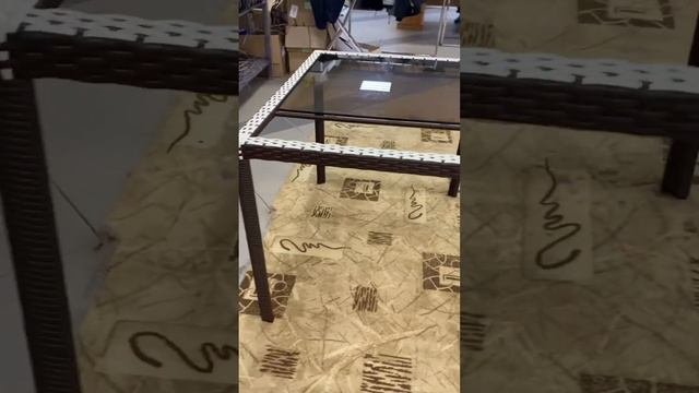 Стол из полиротанга. Ротанг