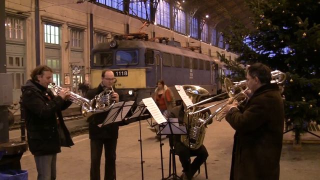 20101220 MÁV Szimfonikusok rézfúvós együttese koncertje Bp. Nyugati pu.-n