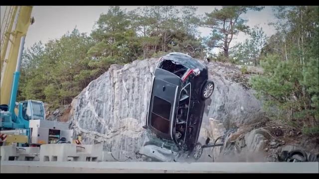 Volvo Cars: un crash test estremo per la sicurezza