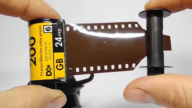 How to load film to Vesna Camera
