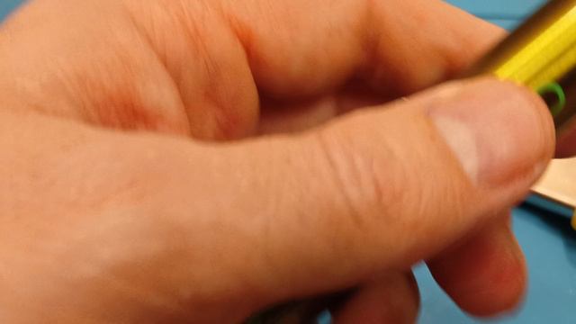 Ещё одно вскрытие электронной сигареты. Соблюдайте меры безопасности.