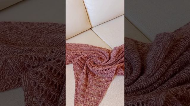 Шаль спицами,  продам. Информация в описании.