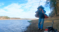 Рыбалка в сильный ветер на фидер на реке в конце октября