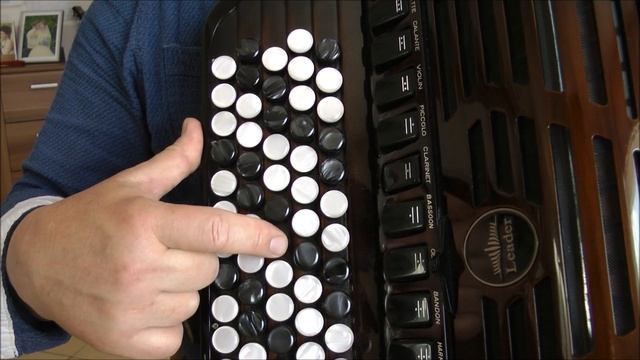 ПОМОЛИСЬ ЗА МЕНЯ МАМА ПОМОЛИСЬ с текстом Разбор на баяном COVER