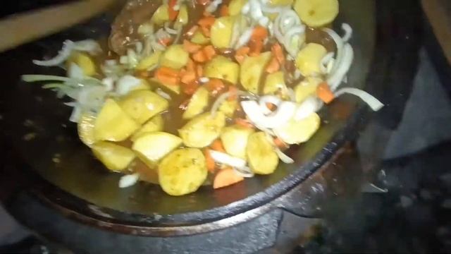 Заяц тушёный с овощами в казане на костре