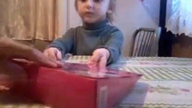 Вика открывает клуб забавных животных и бусы My Little Pony