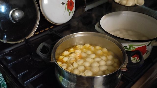 Суп с пельменями и овощами на правильном курином бульоне
