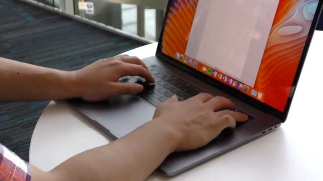 Review Macbook TouchBar 15'' 2017
