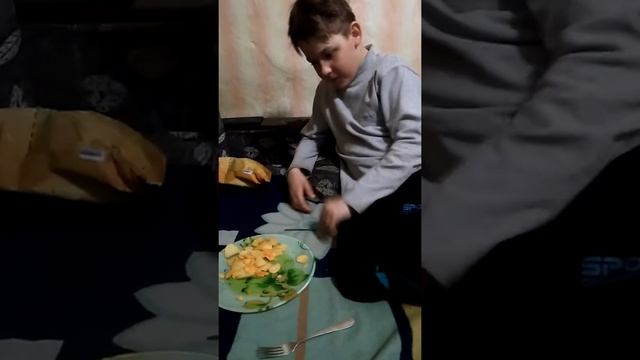 Челлендж ,,Съешь и не запей"???????