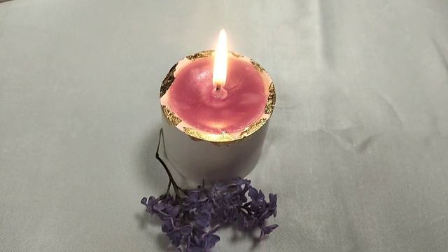 Свеча ароматизированная ручной работы "Сирень"
