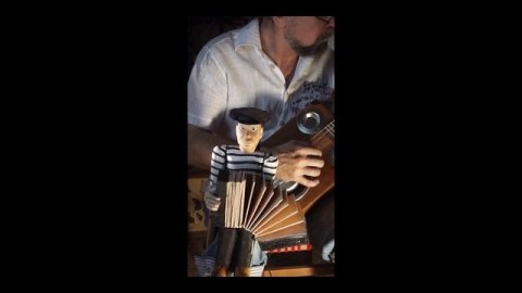 Atrevido.Cigar-box guitar и Морячёк.