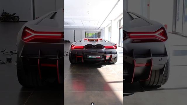 Supercar Lamborghini Revuelto V12 Review