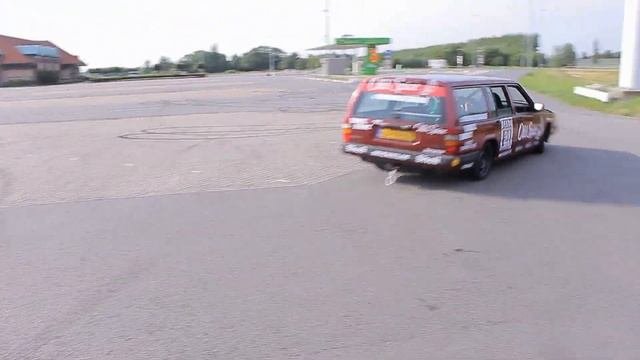 Having fun with the Volvo 940  Themidnightgarage 204