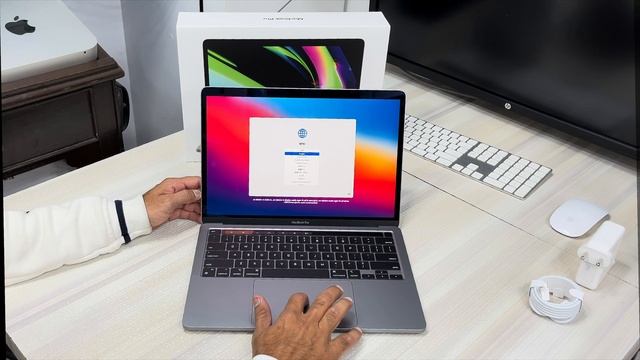 MacBook  Pro M1 Unboxing